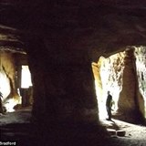 Archeologov nalezly v jeskyni mnoho lebek, vtinou dtskch, kter byly...