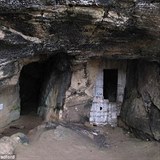 Pohebn jeskyn v Moray Firth ve Skotsku.