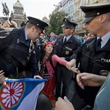 Demonstrace 12. z se tm obely bez zsahu policist.