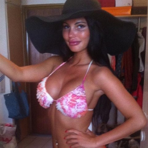 Barbara miluje v��rky a r�da ul�t�v� mimo realitu.