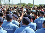Beenci prorazili v Chorvatsku policejní zátarasy, úady je nechtjí vpustit do...