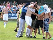 V Rýmaov, po prohraném pohárovém zápase, napadli fanouci hráe Baníku.