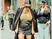 Ani v thotenství si Kim neodpustí provokativní modely.