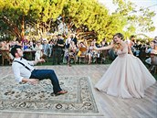 Nev�sta a �enich a jejich kouzelný tanec