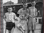 Chlapci v Buchenwaldu.