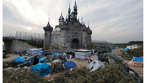 Banksyho zábavní park je práv rozebírán, aby mohl poslouit jako pisteí pro...