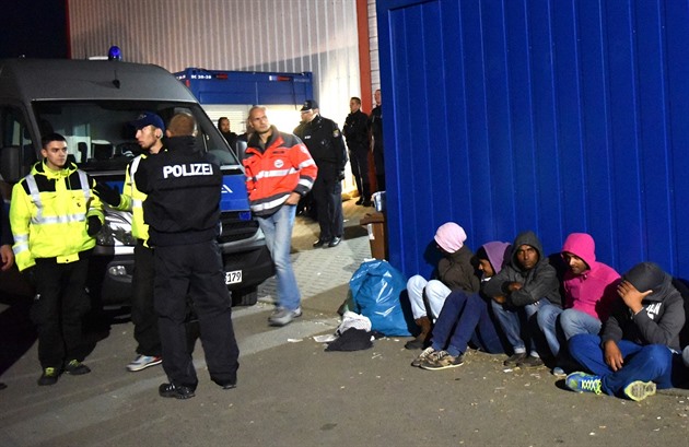 Policie e nepokoje v uprchlickm centru v nmeckm Kasselu.