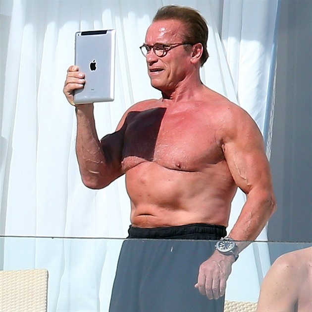 Arnie je stále v kondici.