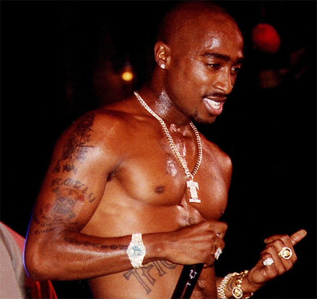 Drake použil ve skladbě uměle vytvořený hlas Tupaca. Pozůstalí zvažují žalobu a rappeři se urážejí