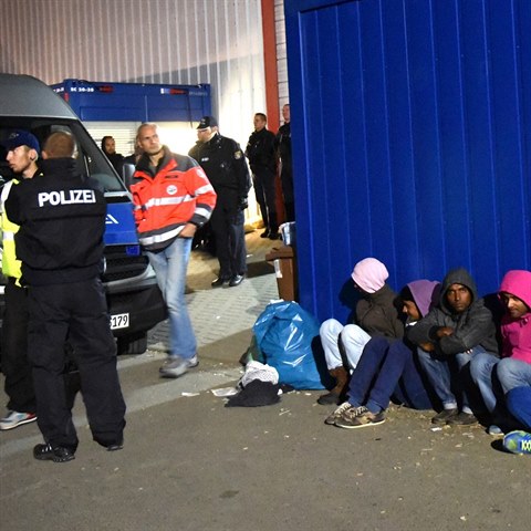 Policie e nepokoje v uprchlickm centru v nmeckm Kasselu.
