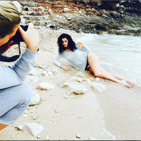 V z��� u� nen� mo�e nejteplej��, Katka to ale jako spr�vn� modelka zvl�dla.