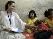 Jolie se setkala se syrskými uprchlíky a jejich osud ji otásl.