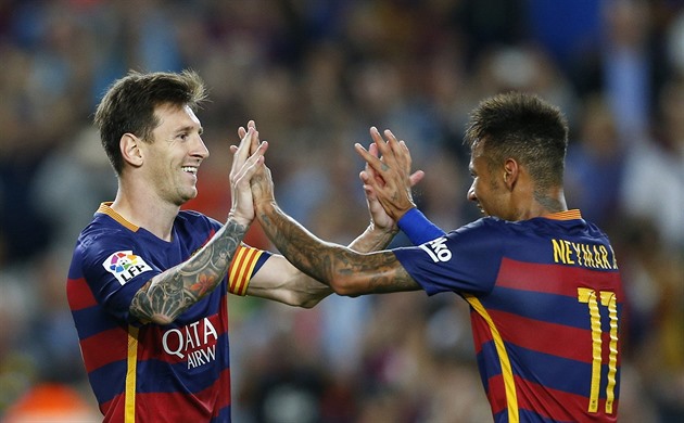 Lionel Messi a Neymar mají spolené i daové potíe.