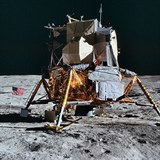 Fotografie zachycují unikátní okamžiky na povrchu měsíce.