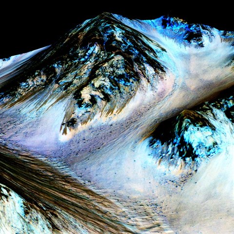 Potvrzen nlezu vody na Marsu.