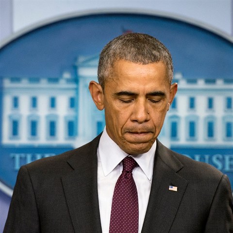 Přešlý Obama na tiskové konferenci ohledně masakru na universitě v Oregonu.