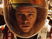 Matt Damon hraje kosmonauta Marka Watneyho, kterého nechají kolegová omylem na...