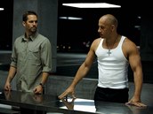 Vin Diesel po boku Paula Walkera ve filmu Rychle a Zbsile 6.