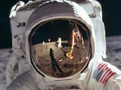 Podobné selfie meme astronautm jen závidt.
