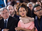 Rihanna na pehlídce Christian Dior.