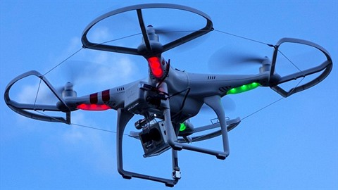 Drony slou�í dnes spí�e k zábav�. Do budoucna se ale po�ítá s tím, �e by za...