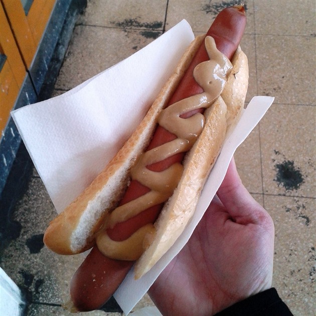 Testovan objekt . 4: Hot dog z pekastv Mr. Baker na Masarykov ndra.
