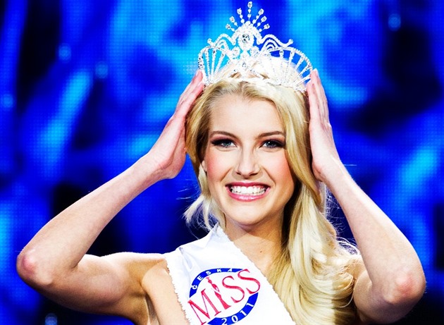 Nováková pi korunovaci na eskou Miss 2011.