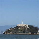 Alcatraz le uprosted Sanfranciskho zlivu v Kalifornii. Jde o skalnat...