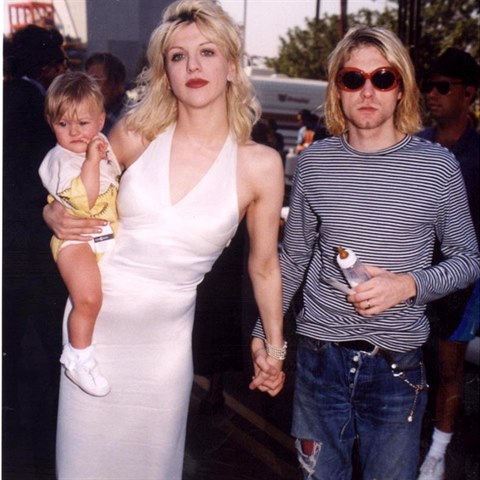 Courtney, Kurt a jejich dcera Frances na archivnm snmku.