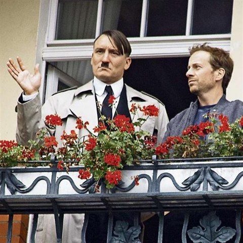 Adolf Hitler v nmeck satie.