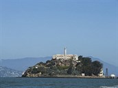 Alcatraz leí uprosted Sanfranciského zálivu v Kalifornii. Jde o skalnatý...