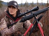 Vraedkyn zvíat, lovkyn Melissa Bachman, íhá na nevinnou koist.