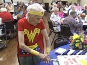 Ameri�anka Mary Cotterová oslavila 103. narozeniny  v kostýmu Wonder Woman jako...