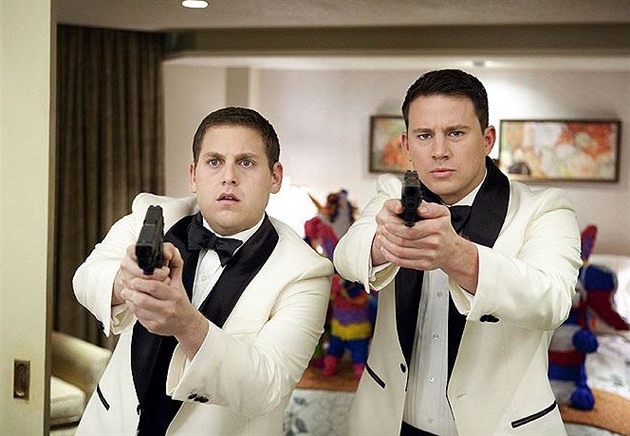 Svin komedie 21 Jump Street je filmovm remakem serilu Jump Street 21, ve kterm zanal Johnny Depp.