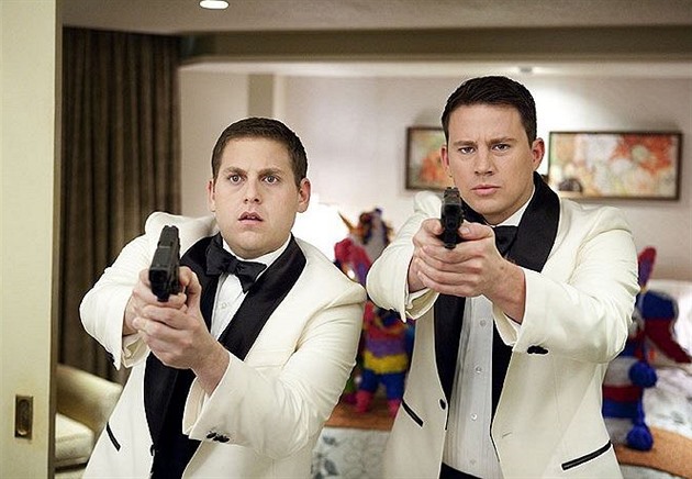 Svin komedie 21 Jump Street je filmovm remakem serilu Jump Street 21, ve...