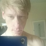 S touto fotografi� nab�zel Port na internetu placen� sex. 4 ze sv�ch klient� zavra�dil a zn�silnil.