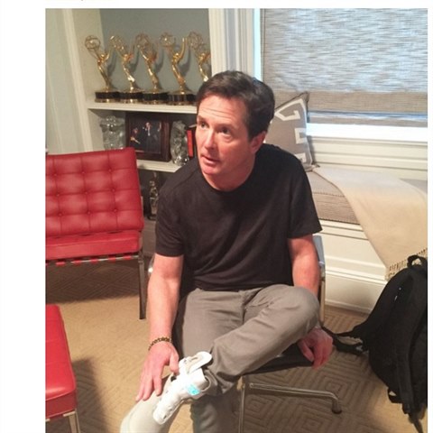 Michael J. Fox obul samozavac boty 21.10.2015 jak ve filmu, tak ve...