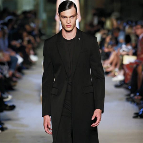 Slovensk� model tr�v� v�t�inu �asu v roce v zahrani��.