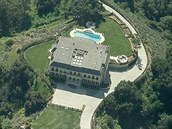 Luxusní hacienda saudského prince v Bevery Hills, kde se konaly obí orgie.