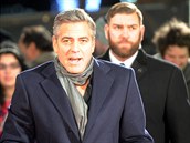 Clooney má bezpoet hysterických fanynek, to ho je teba hlídat bedliv.