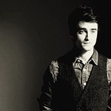 Daniel Radcliffe od dob Harryho Pottera pkn povyrostl.