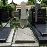Takto vypadal hrob Stanislava Grosse ještě se starým náhrobním kamenem.