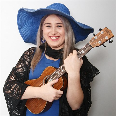 Elika Mrzov alias Elis a jej ukulele.