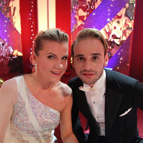 Leona Machlkov a Michal Necpl pedvedli prvotdn waltz, co je poslalo do...