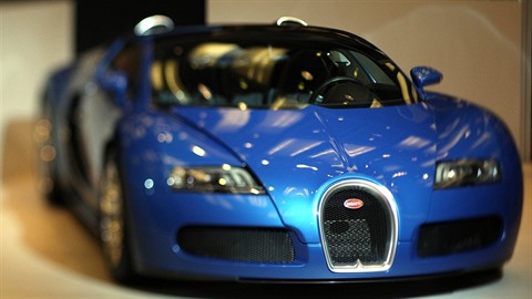Luxusní Bugatti Veyron je nejdraím sériov vyrábným autem na svt. Nejen...