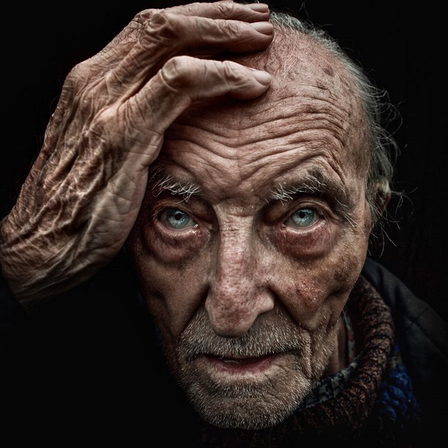 Lee Jeffries nefotí lidi, ale jejich píbhy.