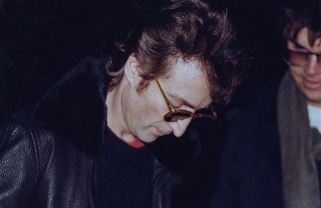John Lennon dv autogram Markovi Davidovi Chapmanovi jen hodiny pedtm, ne...