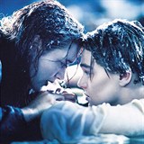 Jack a Rose v dramatickm zvru Titanicu.