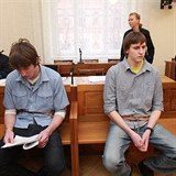 Jakub Doleal (vlevo) pomhal Michaelu Kisiovovi (vpravo) s vradou 15let...