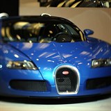 Luxusn Bugatti Veyron je nejdram sriov vyrbnm autem na svt. Nejen...